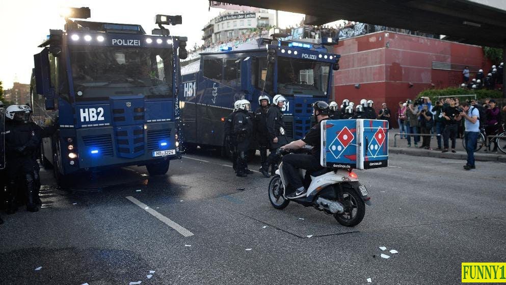 Hρωικός ντελιβεράς διέκοψε επεισόδια στην Γερμανία για να παραδώσει πίτσα